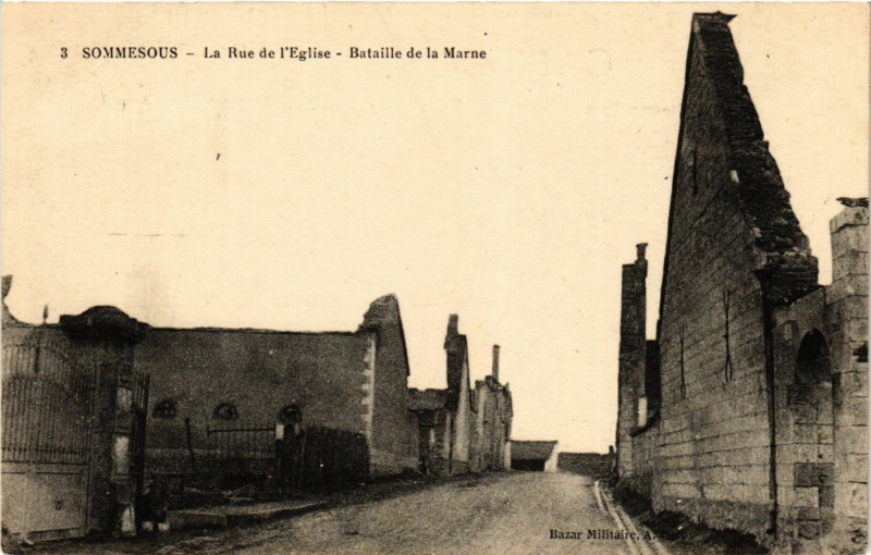 Carte postale ancienne Sommesous-La Rue de l'Eglise Bataille de la Marne à Sommesous