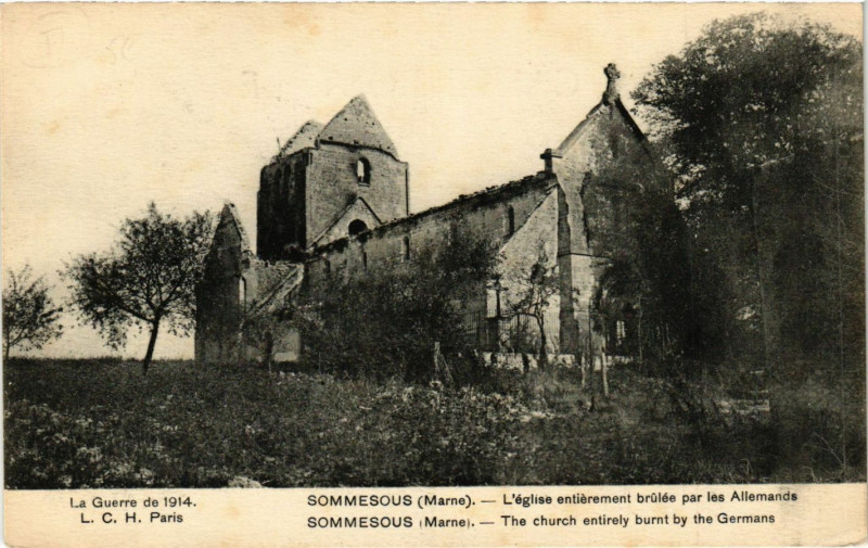 Carte postale ancienne Sommesous-L'Eglise entierement brulée par les Allemands à Sommesous