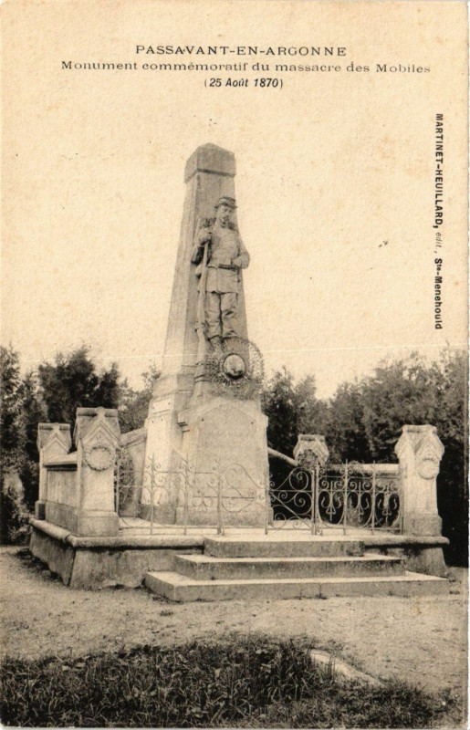 Carte postale ancienne Passavant-en-Argonne Monument commemoratif du massacre à Passavant-en-Argonne