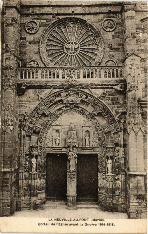 Carte postale ancienne La Neuville-au-Pont Marne. Portail de l'Eglise avant la Guerre à La Neuville-au-Pont