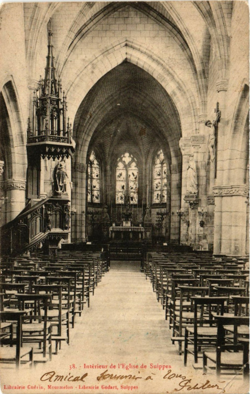 Carte postale ancienne Interieur de l'Eglise de Suippes à Suippes