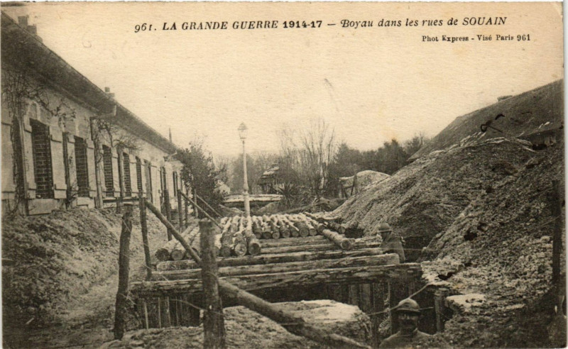 Carte postale ancienne Boyau dans les rues de Souain