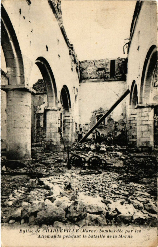 Carte postale ancienne Eglise de Charleville à Charleville