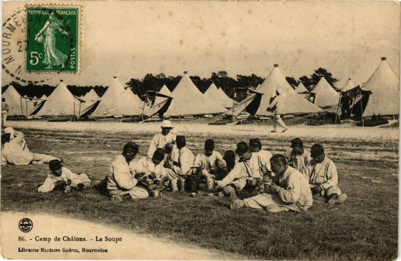 Carte postale ancienne Camp de Chalons - La Soupe