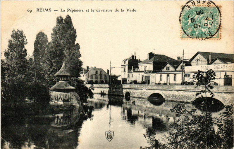 Carte postale ancienne Reims - La Pepniere et le deversoir de la Vesle à Reims
