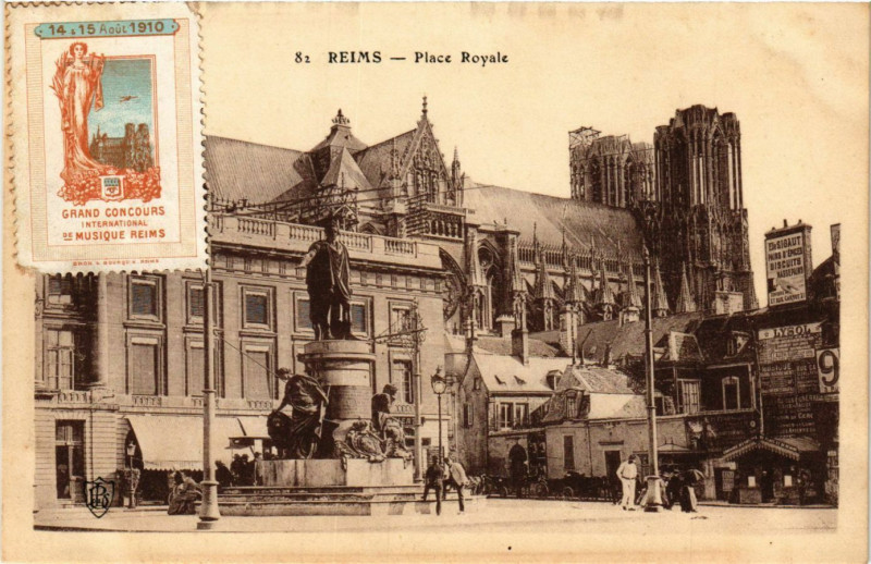 Carte postale ancienne Reims - Place Royale à Reims