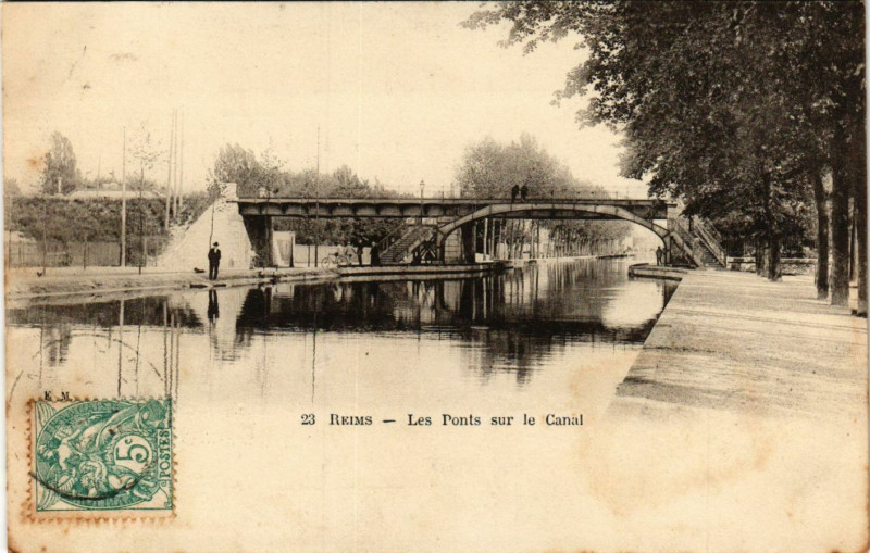 Carte postale ancienne Reims - Les Ponts sur le Canal à Reims