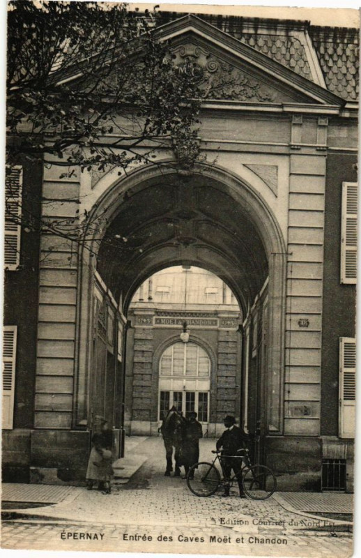 Carte postale ancienne Epernay - Entrée des Caves Moet et Chandon à Épernay