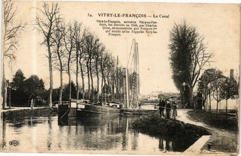 Carte postale ancienne Vitry-le-Francois Le Canal Vitry-le-Francois autrefois Vitry... à Vitry-le-François
