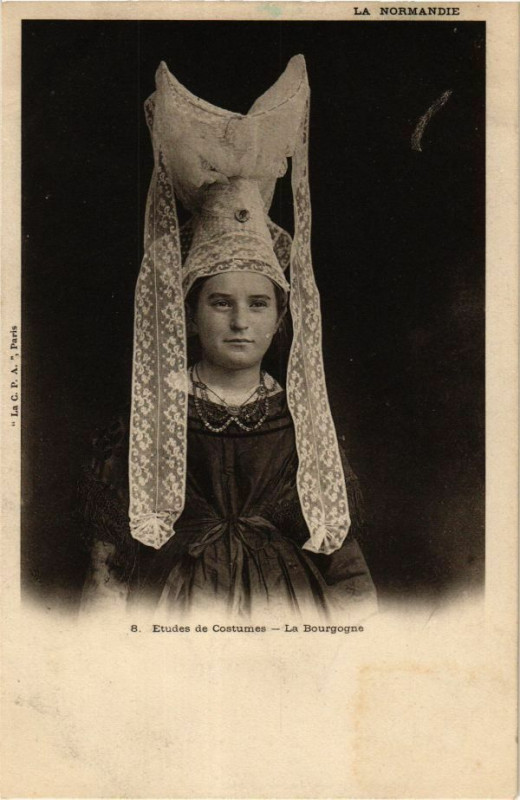 Carte postale ancienne Etudes de Costumes - La Bourgogne