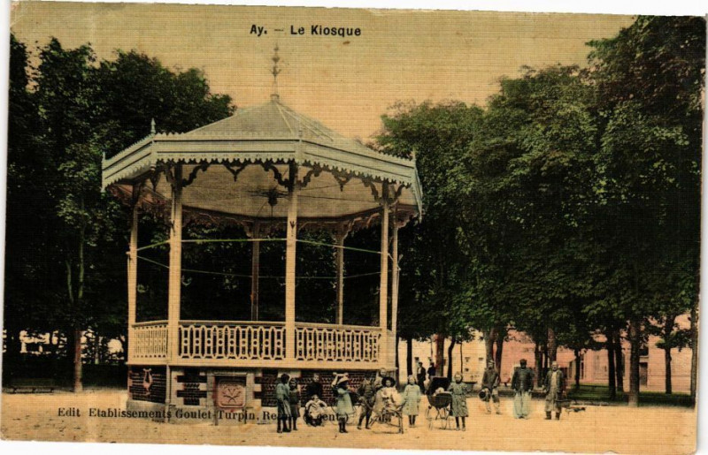 Carte postale ancienne Ay - Le Kiosque