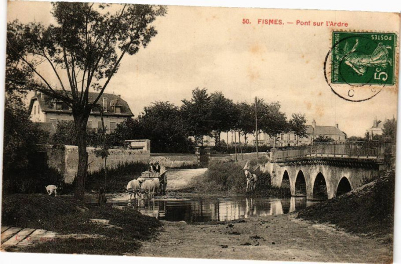 Carte postale ancienne Fismes - Pont sur l'Ardre à Fismes