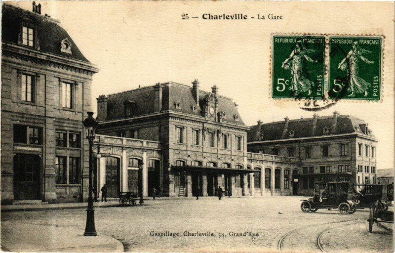 Carte postale ancienne Charleville - La Gare à Charleville