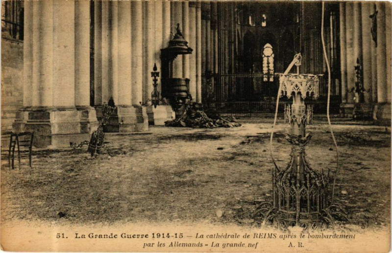Carte postale ancienne La Grande Guerre 1914-15 - La Cathédrale de Reims apres le à Reims