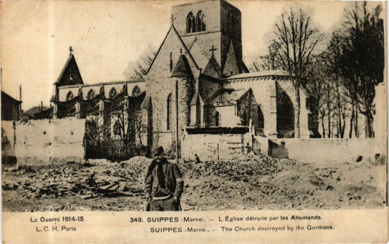Carte postale ancienne La Guerre 1914-15 - Suippes (Marne) - L'Eglise detruite par les à Suippes