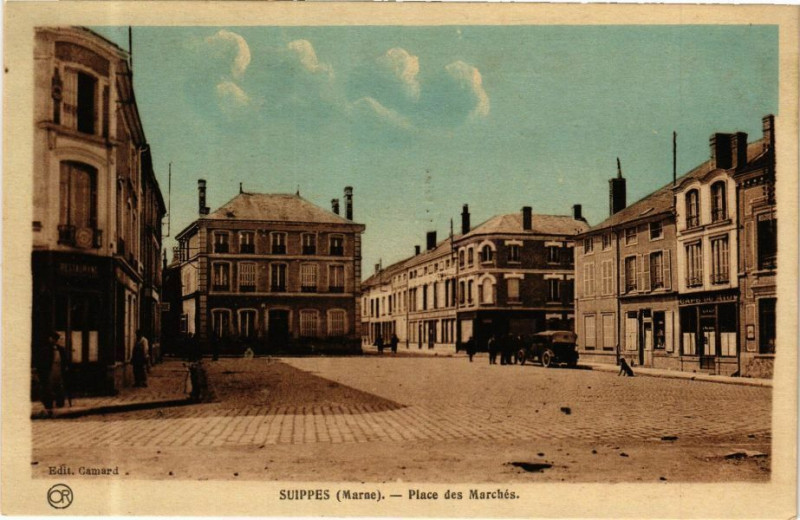 Carte postale ancienne Suippes (Marne) - Place des Marches à Suippes