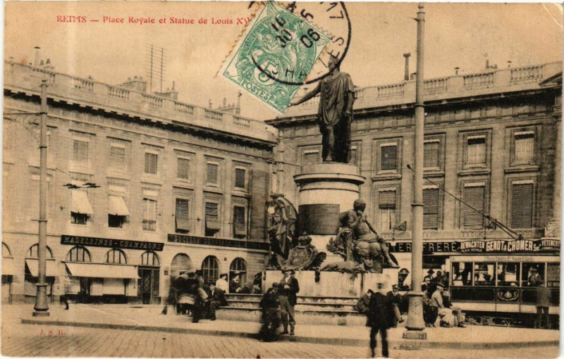 Carte postale ancienne Reims - Place Royale et Statue de Louis Xvii à Reims