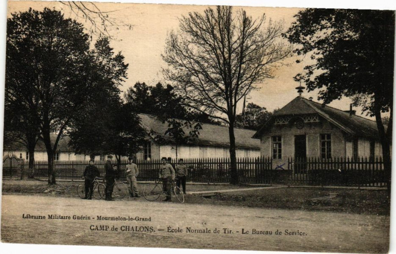 Carte postale ancienne Camp de Chalons - Ecole Normale de Tir - Le Bureau de Service