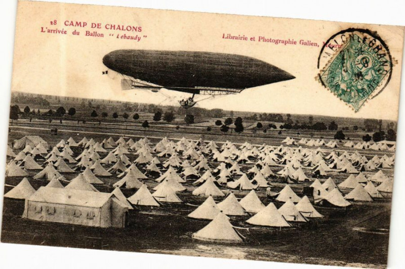 Carte postale ancienne Camp de Chalons - L'arrivée du Ballon Lebaudy