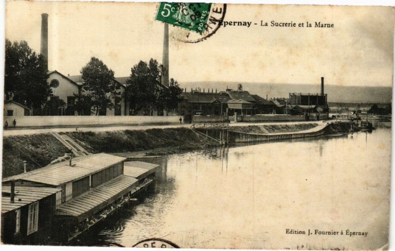 Carte postale ancienne Epernay - La Sucrerie et la Marne à Épernay