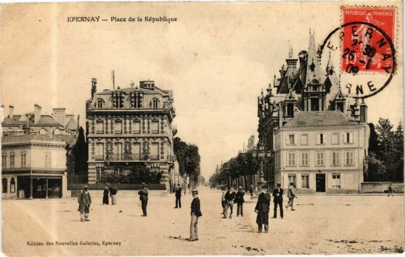 Carte postale ancienne Epernay - Place de la Republique à Épernay