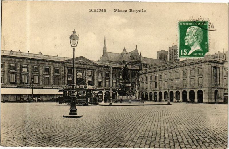 Carte postale ancienne Reims - Place Royale à Reims