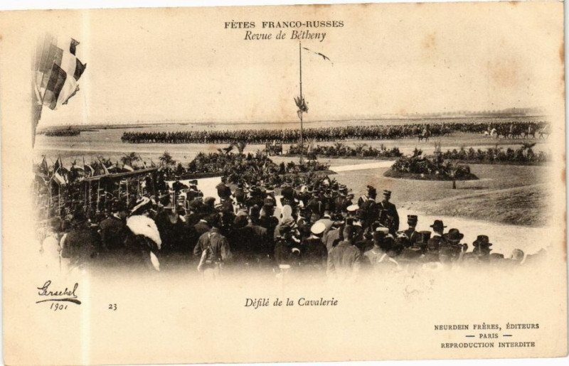 Carte postale ancienne Fetes Franco-Busses - Revue de Betheny - Defile de la Cavalerie à Bétheny