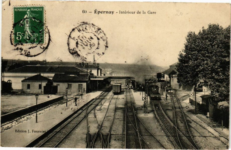 Carte postale ancienne Epernay - Interieur de la Gare à Épernay