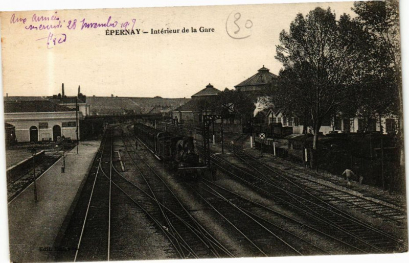 Carte postale ancienne Epernay - Interieur de la Gare à Épernay