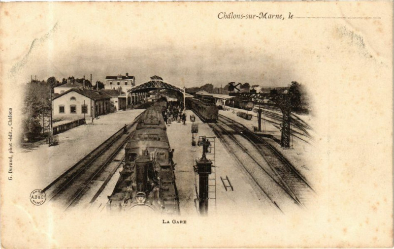 Carte postale ancienne Chalons-sur-Marne le - La Gare