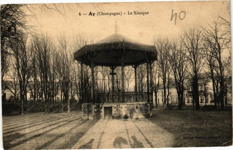 Carte postale ancienne Ay (Champagne) - Le Kiosque