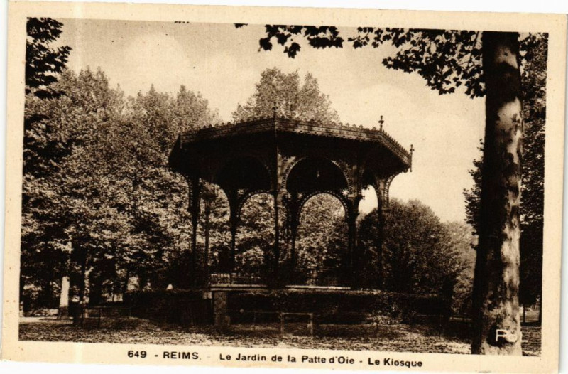 Carte postale ancienne Reims --le-JARDin de la Patte d'Oie - Le Kiosque à Reims