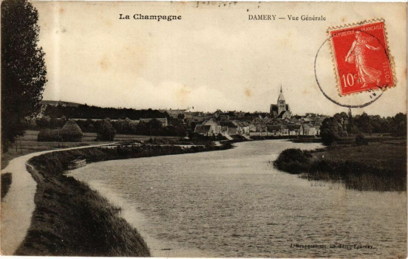 Carte postale ancienne La Champagne - Damery - Vue générale à Damery