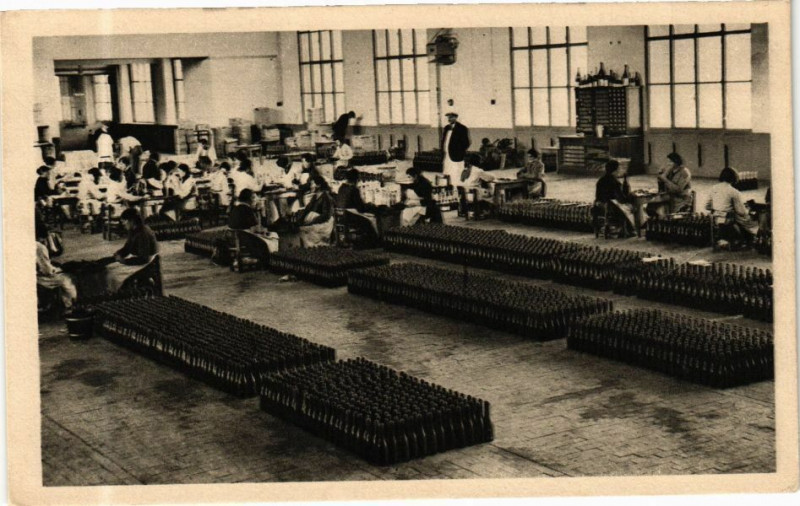 Carte postale ancienne Salle d'emballage