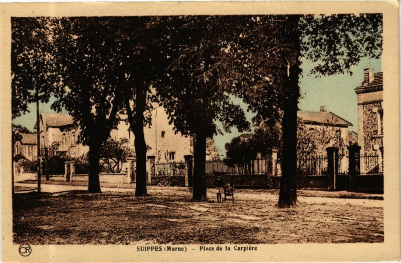 Carte postale ancienne Suippes (Marne) - Place de la Carpiere à Suippes