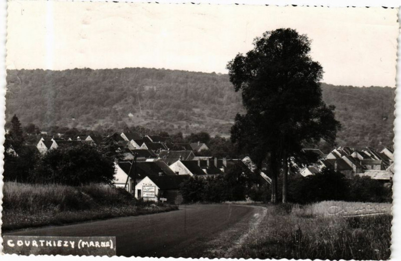 Carte postale ancienne Courthiezy à Courthiézy