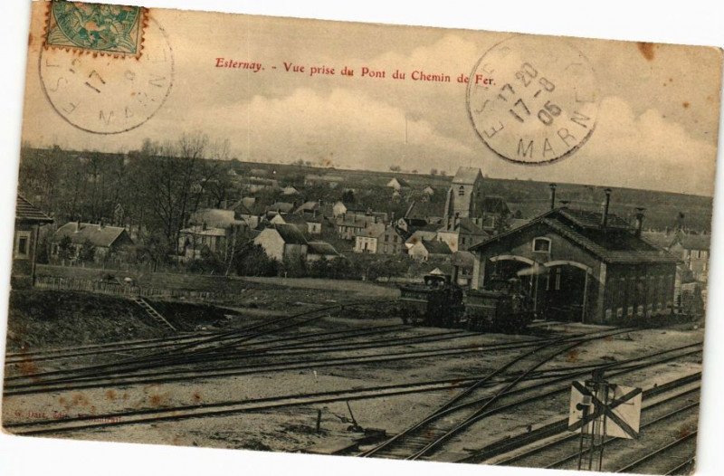 Carte postale ancienne Esternay - Vue prise du Pont du Chemin de Fer à Esternay