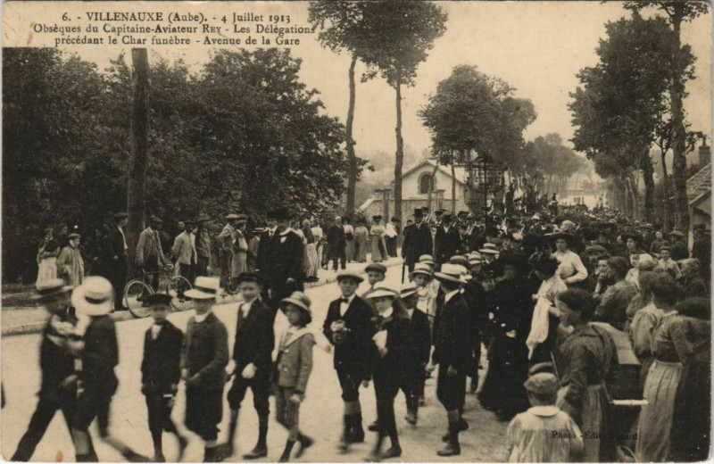 Carte postale ancienne Villenauxe Obseques du Capitaine Aviateur