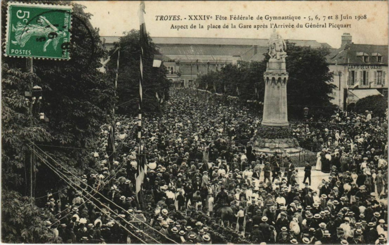 Carte postale ancienne Troyes Fete federale de Gymnastiqe à Troyes