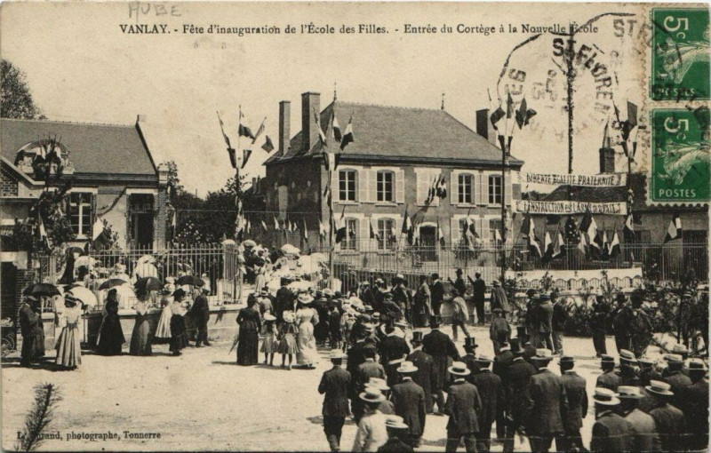Carte postale ancienne Vanlay Inaug. De l'Ecole des Filles à Vanlay