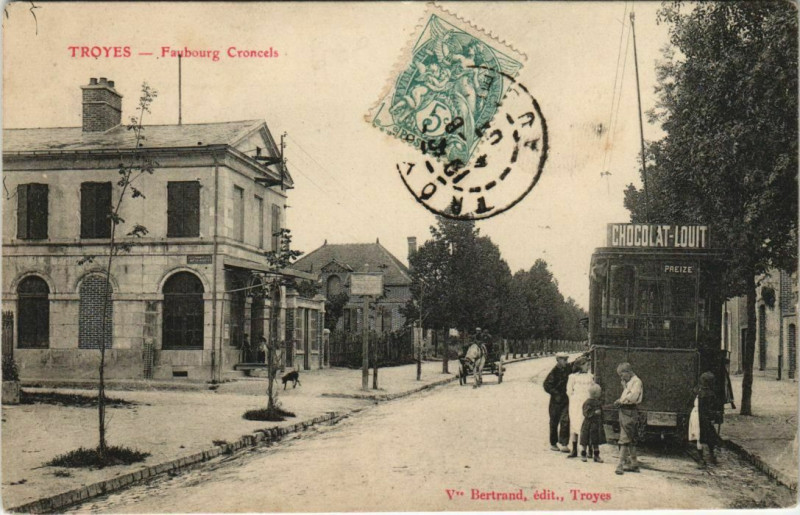 Carte postale ancienne Troyes Faubourg Croncels à Troyes