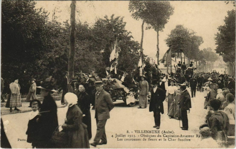 Carte postale ancienne Villenauxe Obseques du Capitaine Aviateur