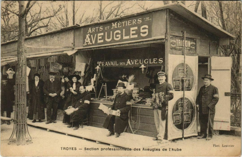 Carte postale ancienne Troyes Section professionnelle des Aveugles de l'Aube à Troyes