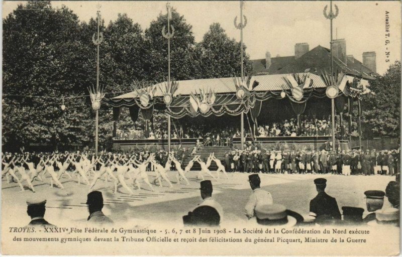 Carte postale ancienne Troyes Fete federale de Gymnastiqe à Troyes