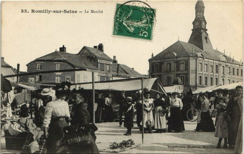 Carte postale ancienne Romilly-sur-Seine Le Marché à Romilly-sur-Seine