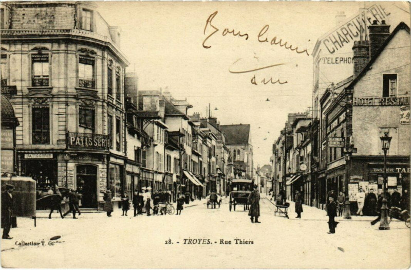 Carte postale ancienne Troyes - Rue Thiers à Troyes