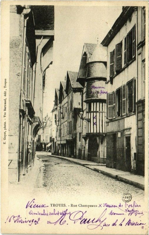Carte postale ancienne Troyes - Rue Champeaux à Troyes