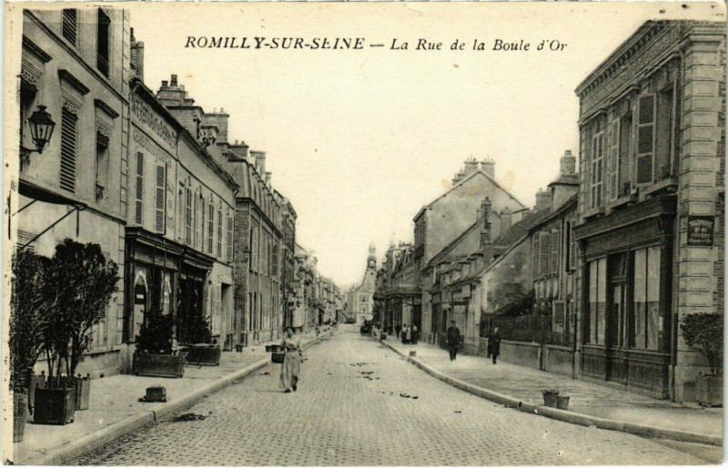 Carte postale ancienne Romilly-sur-Seine - Rue de la Boule d'Or à Romilly-sur-Seine
