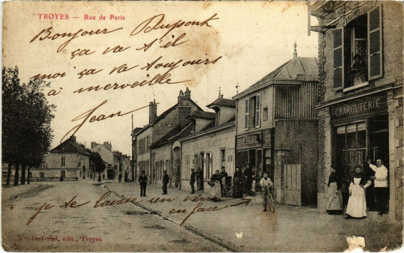 Carte postale ancienne Troyes - Rue de Paris à Troyes