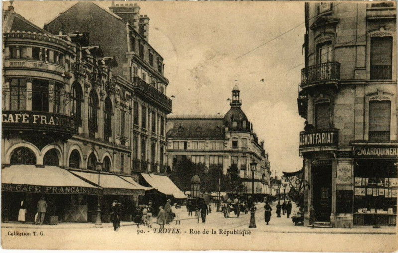 Carte postale ancienne Troyes - Rue de la République à Troyes